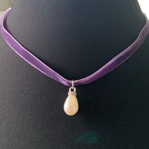 Necklace purple velvet pearl drop choker